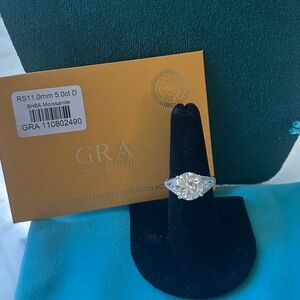 5.0 CT Moissanite Diamond size 8‎